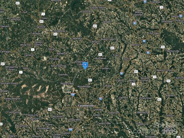 86 Poinsettia Ln, Spring Lake, NC 28390
