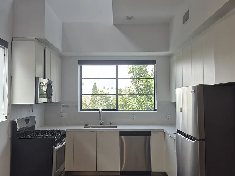 161 S Normandie Ave #7 — Photo 3