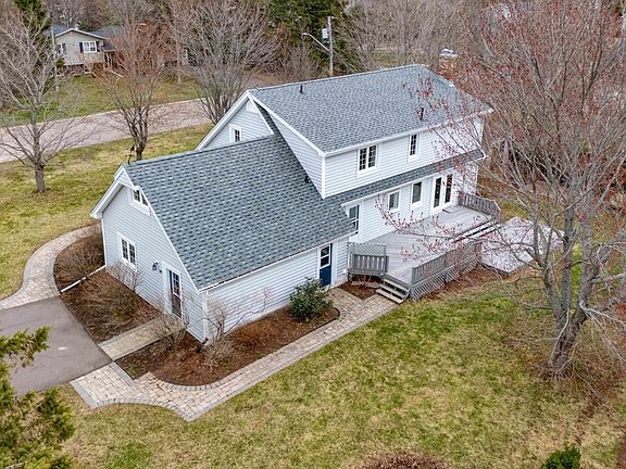 4th image of 40 Bardin Cres
