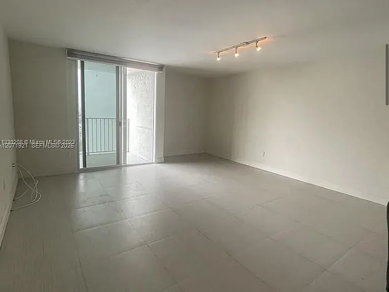 850 N Miami Ave #W-2205 — Photo 4