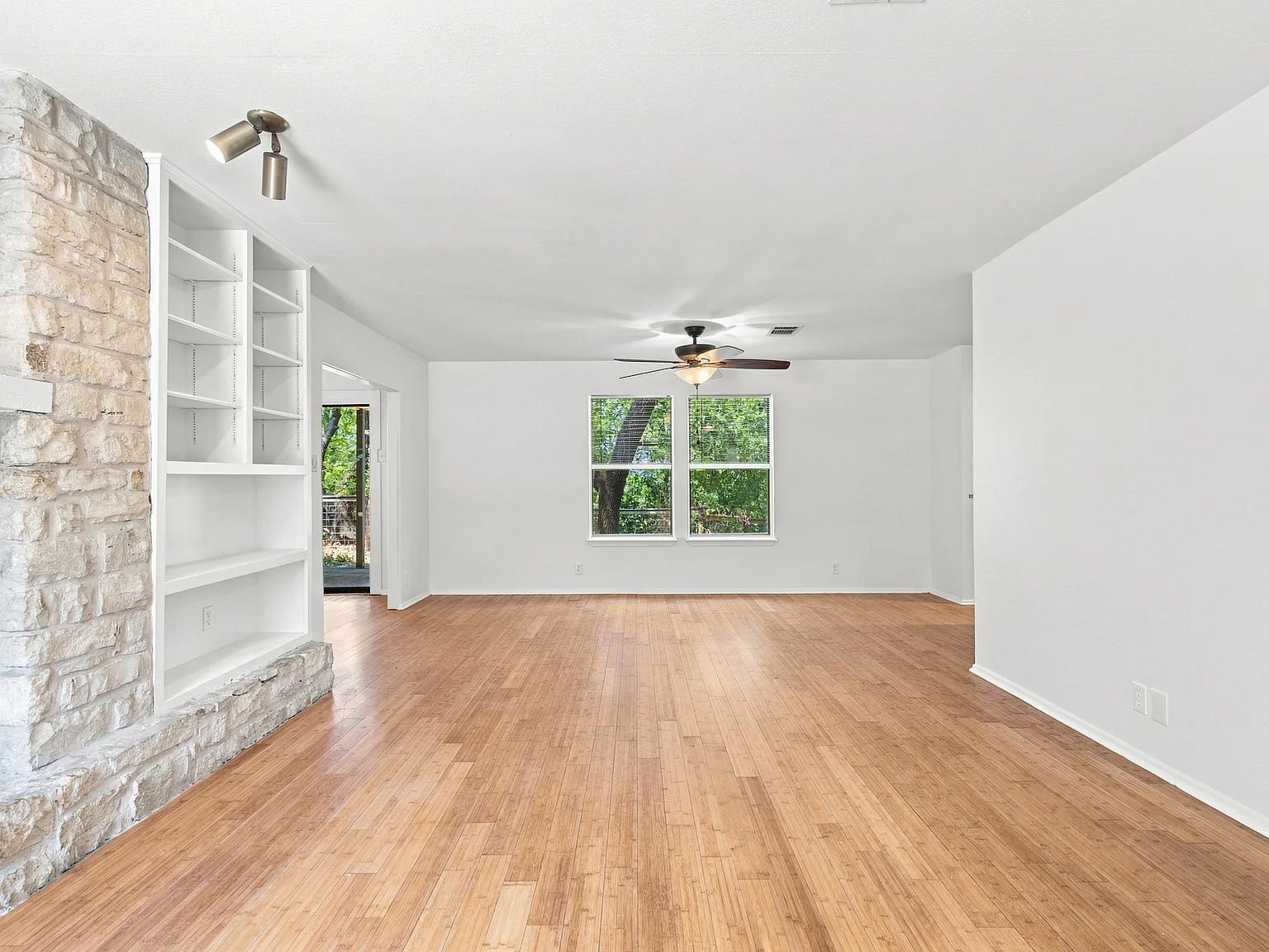 10010 Wildflower Ln — Photo 4