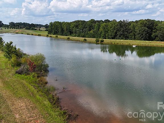 5th image of 4488 Mirror Lake Dr