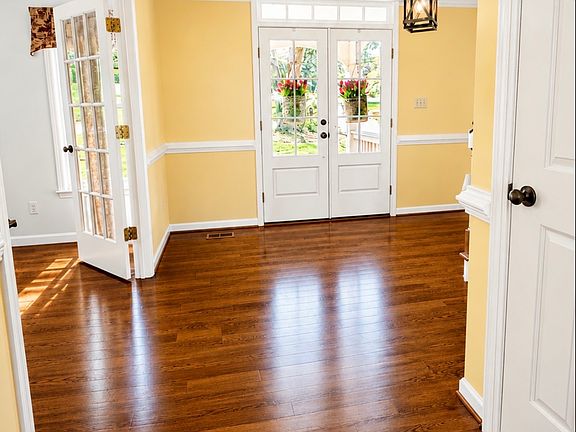 5th image of 3176 Country Club Ct NW