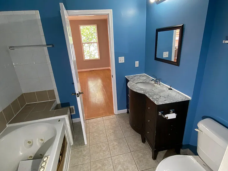 925 McHenry St — Photo 7