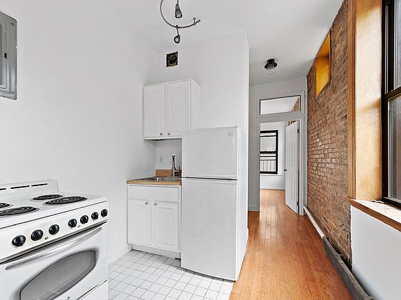 5th image of 2240 1st Ave #1S