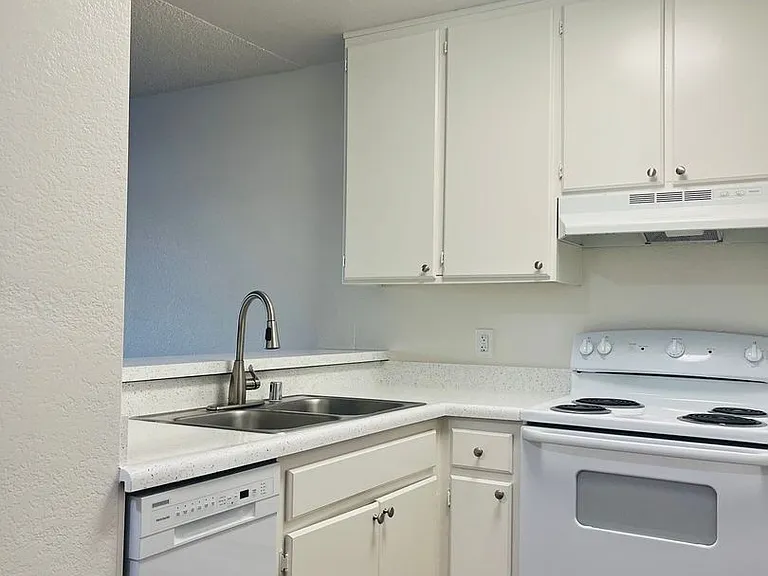 One park Apartments — Photo 11