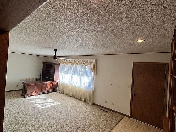 5th image of 401 Elm