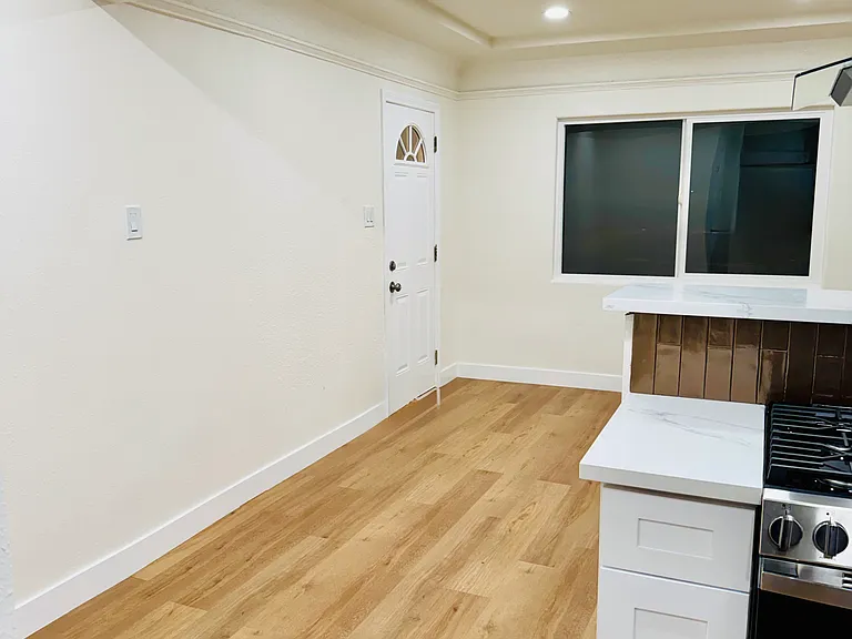 364 S McBride Ave — Photo 8