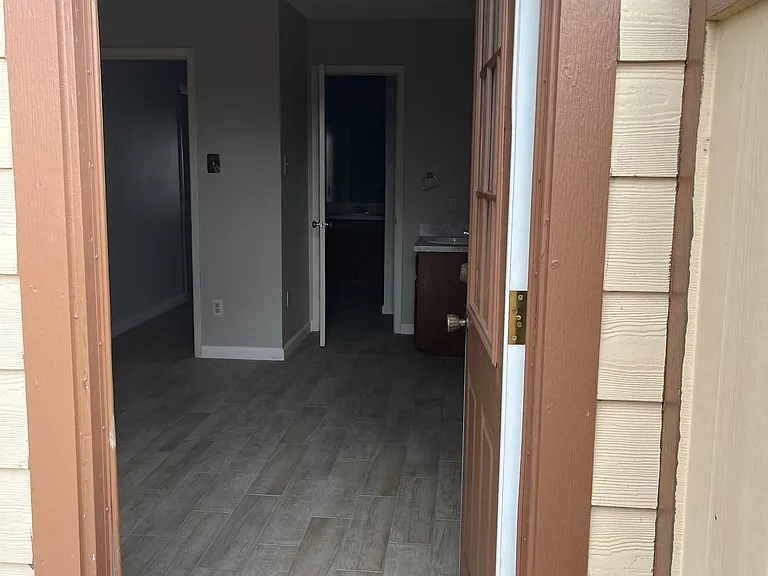 604 Race St #D — Photo 5