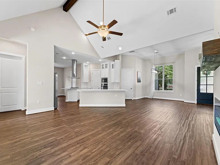 2650 Fountain View St — Photo 4