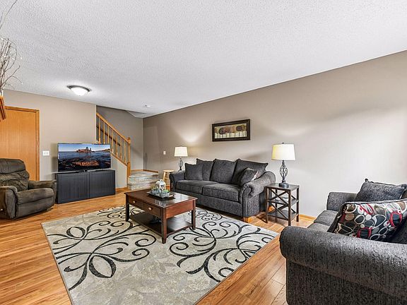 4th image of 9449 Jewel Ln N