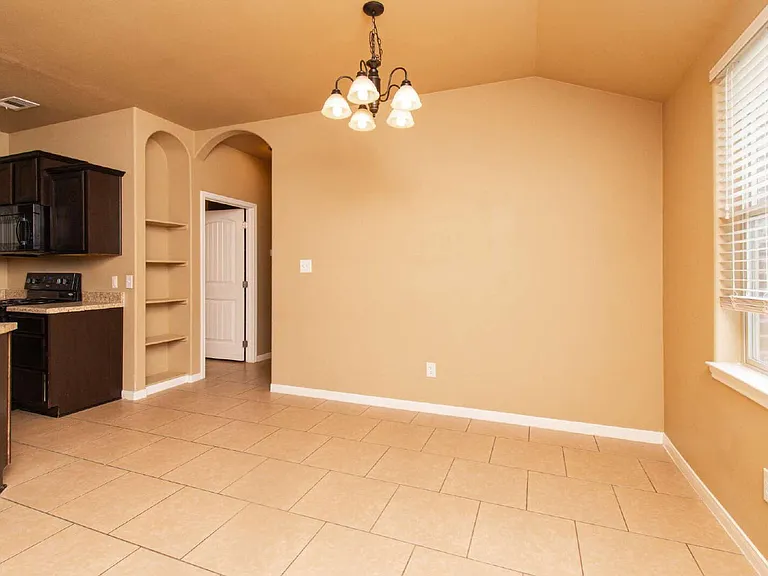 4602 Cambridge Dr #B — Photo 5