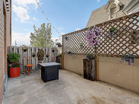 4th image of 1920 N Farwell Ave APT 202
