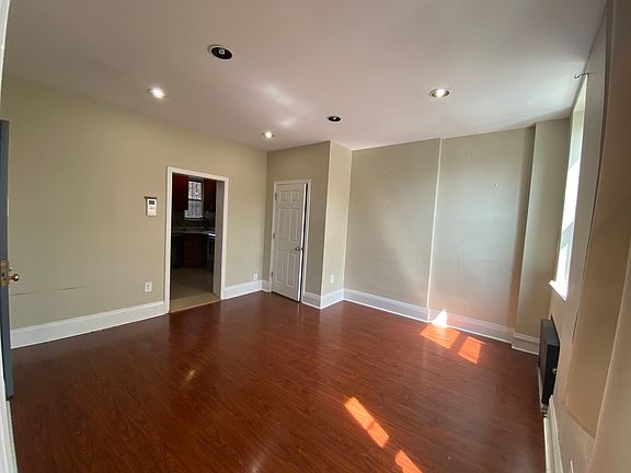 3rd image of 30-32 Steinway St #2