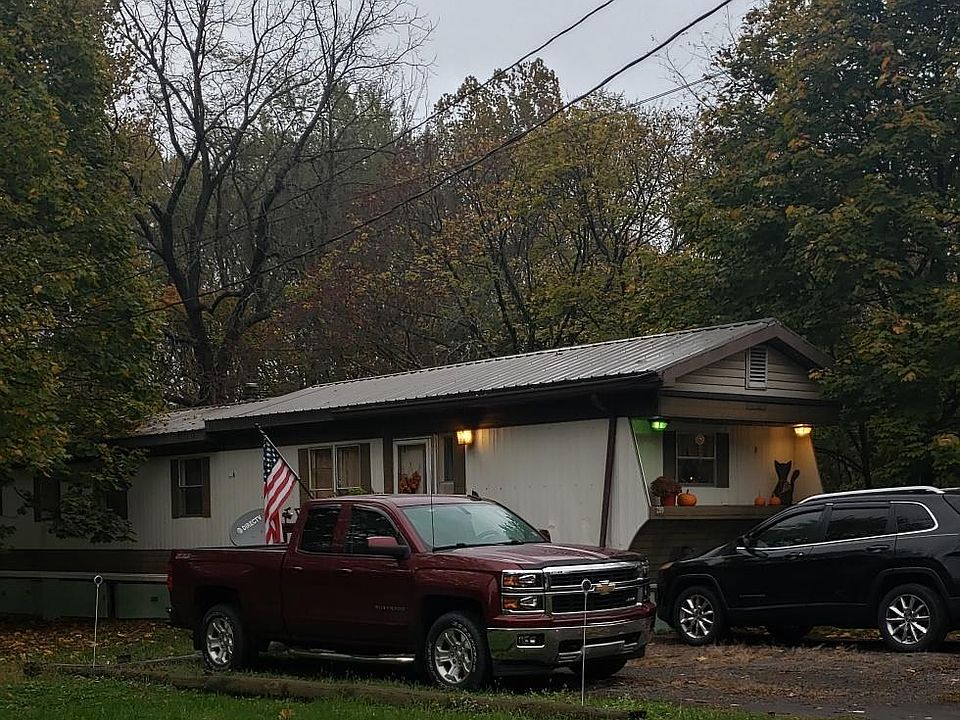 2nd image of 205 Pearl St