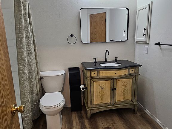4th image of 3330 Queen Anne Way
