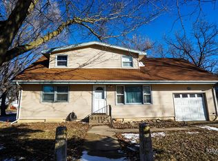 210 West St, Phillips, NE 68865