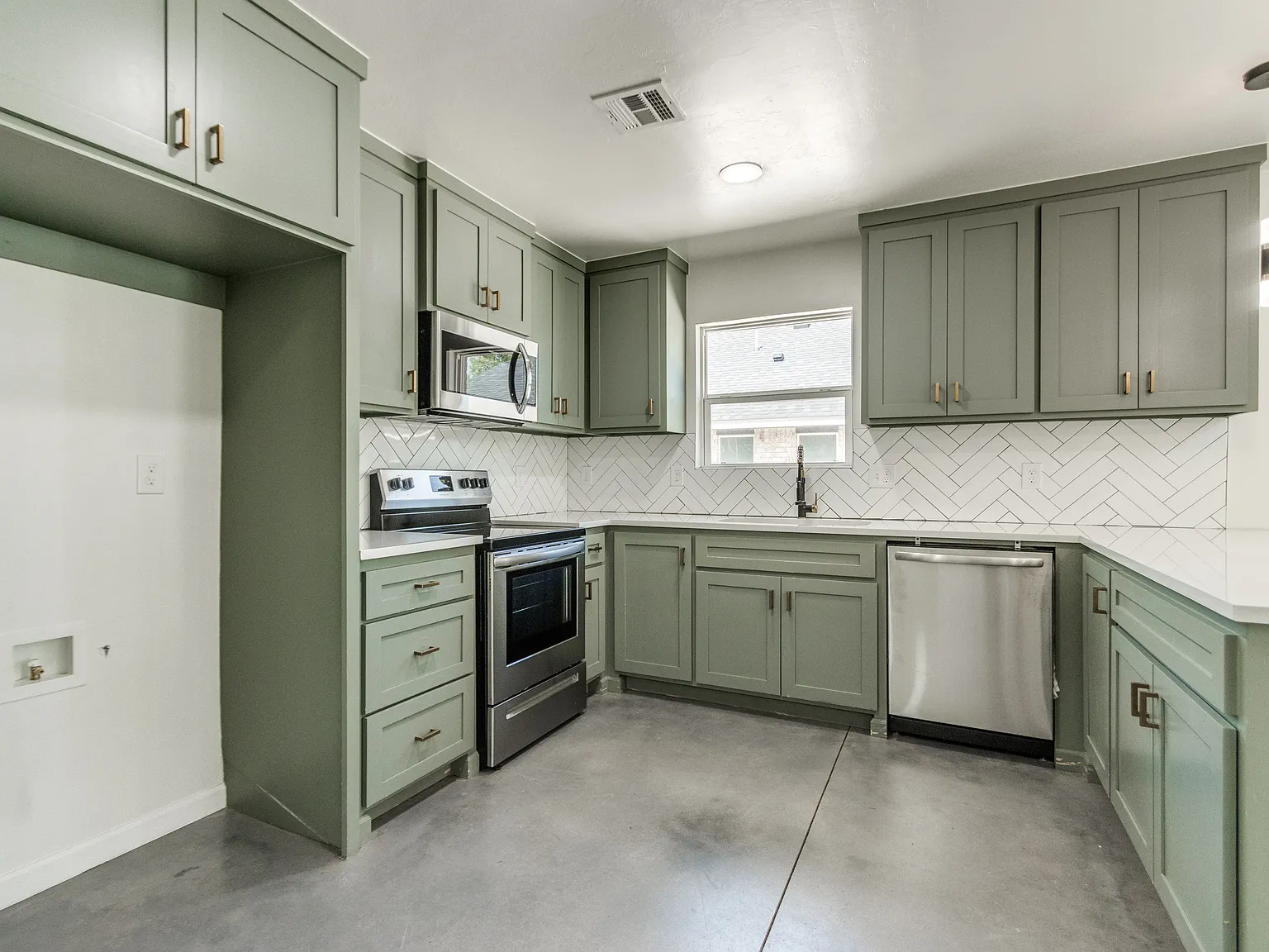 3 bed, 1400 sqft, $1,750 — Photo 3