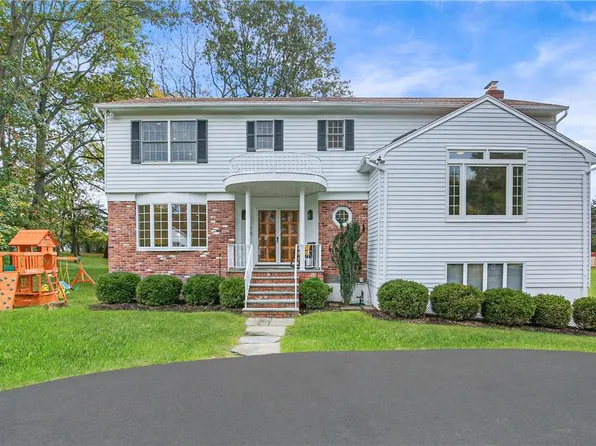 2 Gate House Lane, Mamaroneck, NY 10543