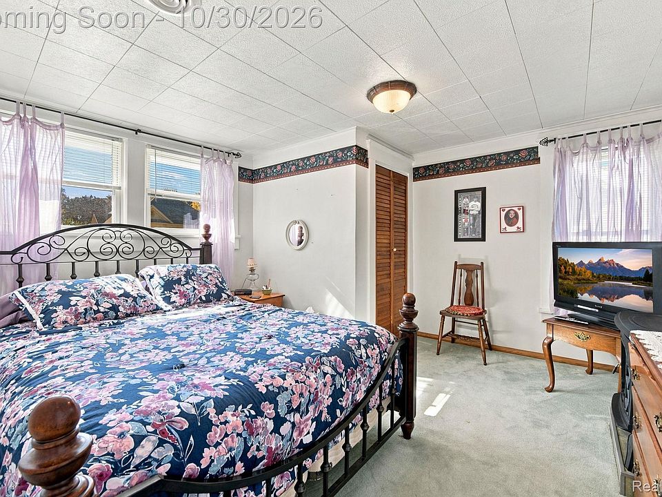 411 Hawthorn Ave, photo 15