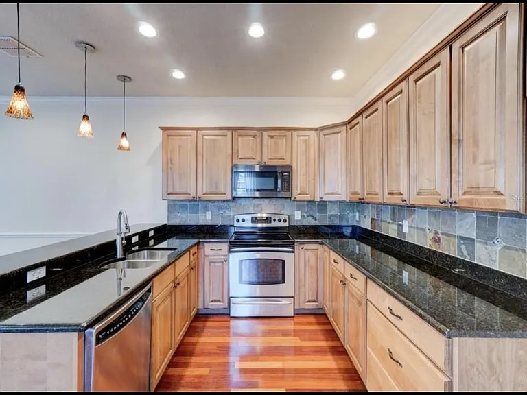 1443 Harmon Ave — Photo 5