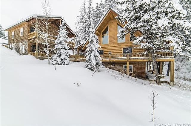 Stunning Mountain Retreat! Light, bright, airy & private!
