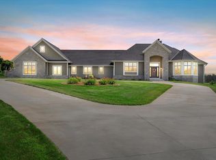 2929 Mile View Rd, West Bend, WI 53095
