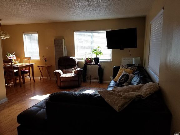 3rd image of 15 Parrott St