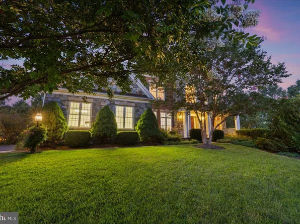 25778 Tullow Pl, Chantilly, VA 20152