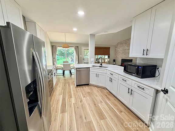 5th image of 6836 Pin Oak Ct