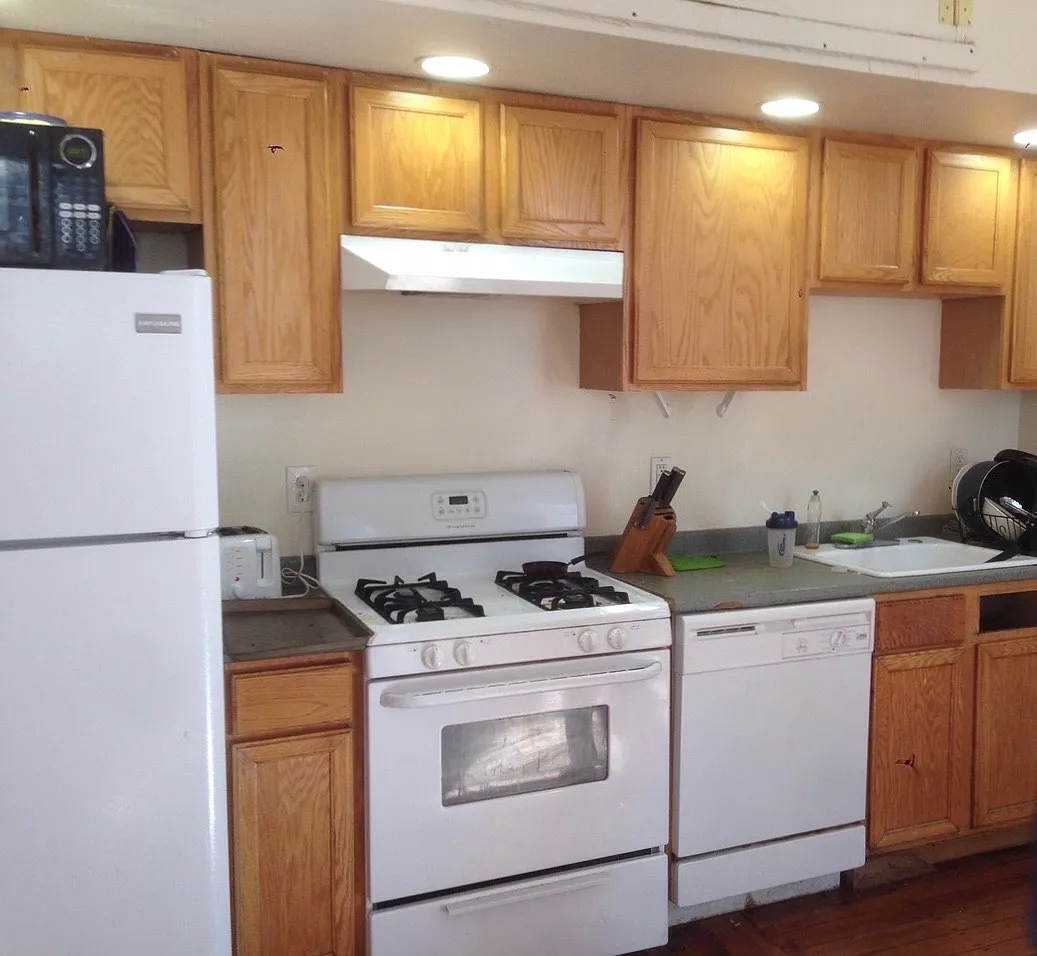 8 bed, 3.5 bath, 2500 sqft, $1,100 — Photo 4