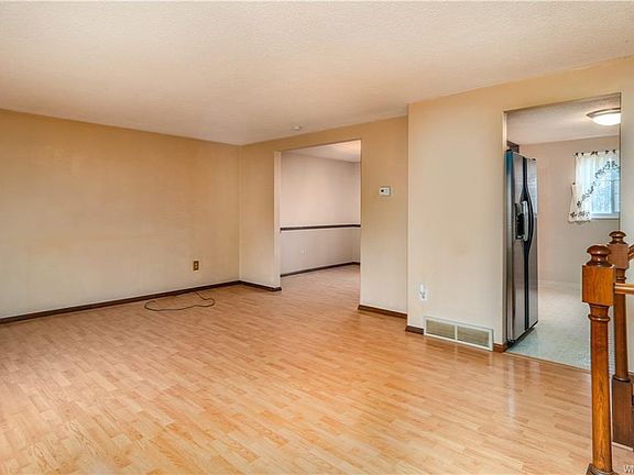 3rd image of 308 Denrose Dr
