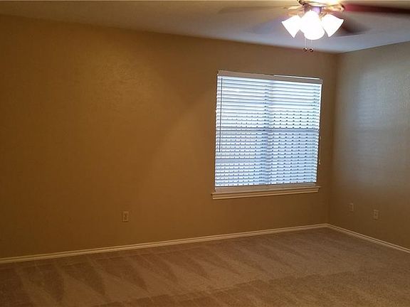 3rd image of 2120 Teakwood Ln #2122
