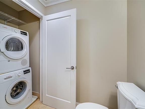 3rd image of 1025 Maxwell Ln APT 909