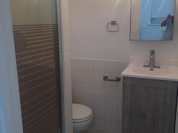 2nd image of 946 Central Ave APT B