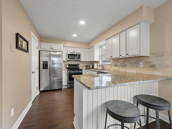 5th image of 870 Philadelphia Dr #23F