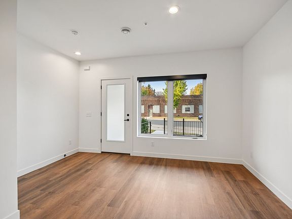 5th image of 636 22nd Ave NE