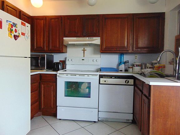 4th image of 230 NW 24th Ct