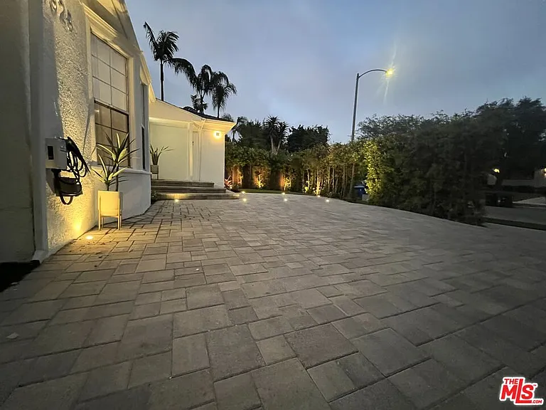 1825 Stearns Dr — Photo 33