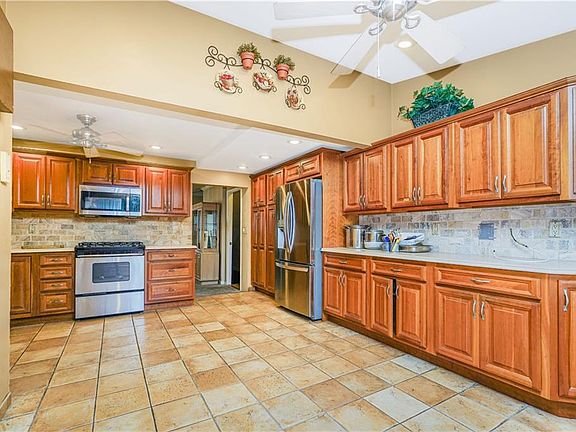 3rd image of 3711 Quentin Rd