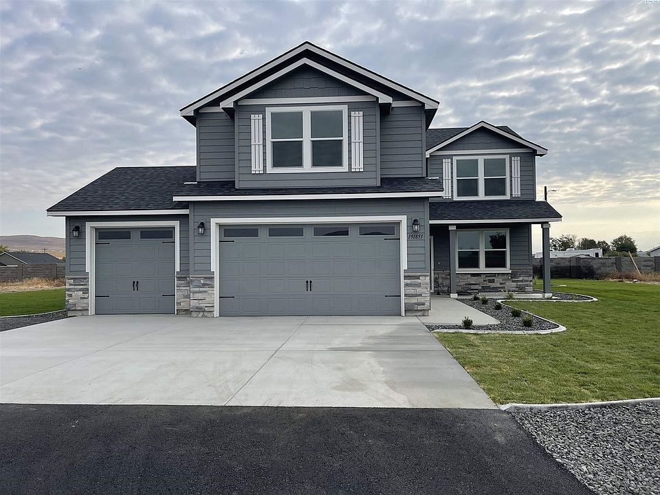 1st image of 191851 River Crest Pl