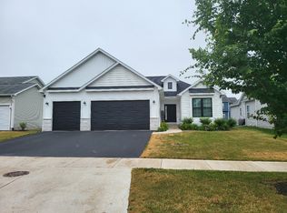 717 W Meadowdale Cir, Hampshire, IL 60140
