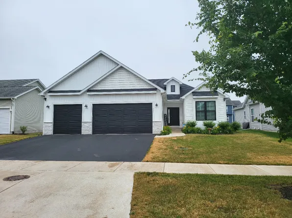 717 W Meadowdale Cir, Hampshire, IL 60140