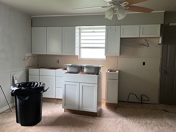 3rd image of 307 E Ada Ave