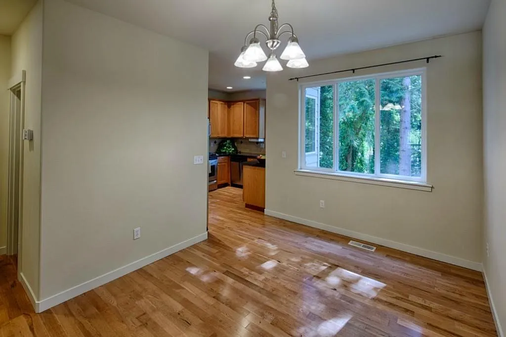 3 bed, 2.5 bath, 1910 sqft, $4,000 — Photo 3