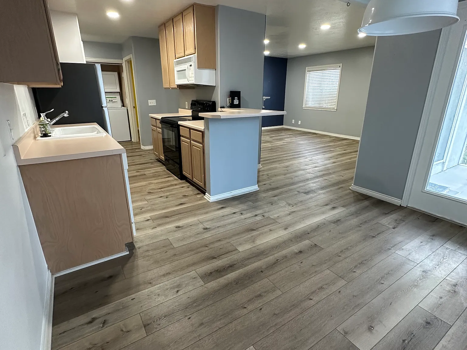 2 bed, 920 sqft, $1,900 — Photo 3