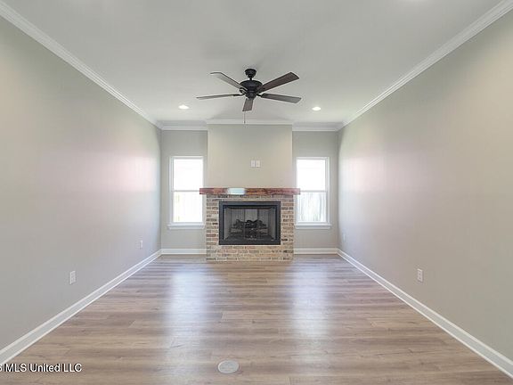 5th image of 166 Daisy St