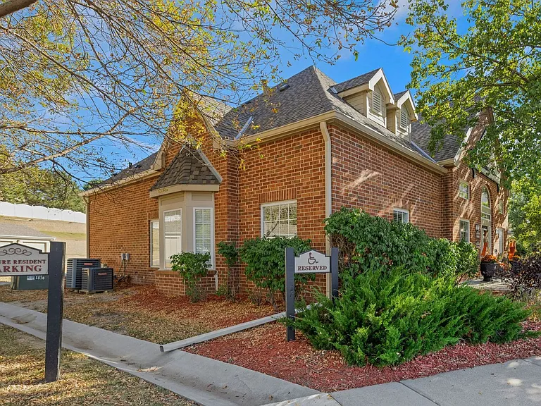 Classic brick architecture and curb appeal at Cambury Hills Apartments, 16255 Emmet Plaza, Omaha, NE 68116. Professionally Operated by Highlands Vista Group.