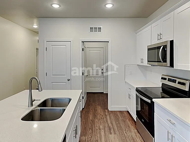 21481 S 231st St — Photo 2
