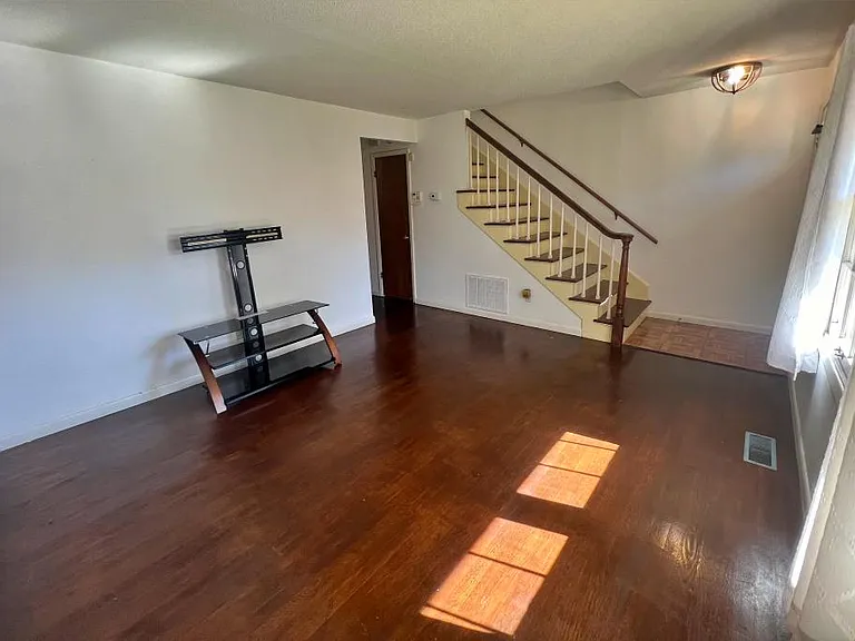 626 Walnut St #D — Photo 2